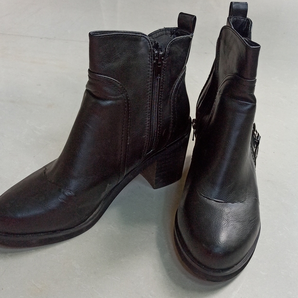 Long Shoes - Picture 3 of 10